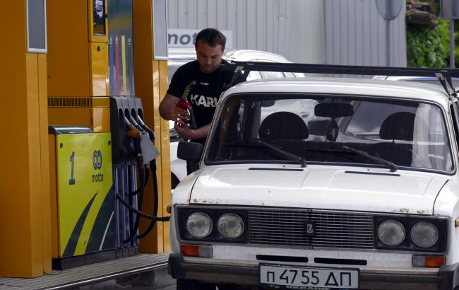 Стремительный рост цен на АЗС проанализировали в АМКУ: первые результаты