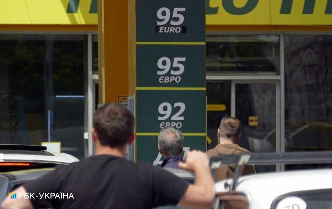 Цены на бензин и дизель стабильны, автогаз дешевеет: сколько стоит топливо на АЗС