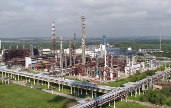 Співвласник "Карпатнафтохіму" виступив за продаж сировини для виплати боргів із зарплати