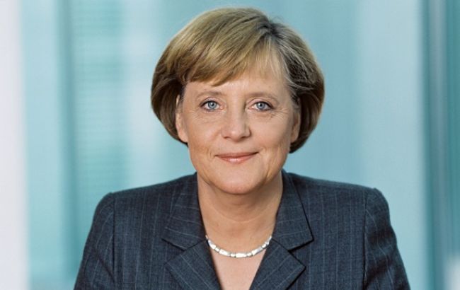 Меркель выступила за сохранение санкций против России