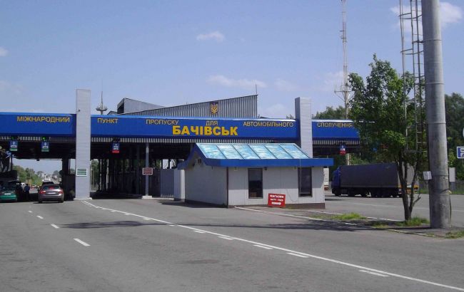 У Росію спробували вивезти старовинні монети та військові нагороди