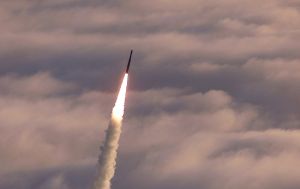 Британія розробляє для України дешеву далекобійну зброю без компонентів США, - Bloomberg