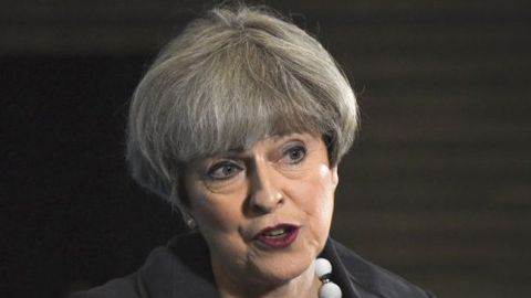 Мэй и Юнкер договорились об изменениях в условиях Brexit