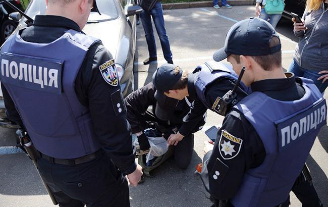 В Полтавской области полицейские напали и ограбили прохожего