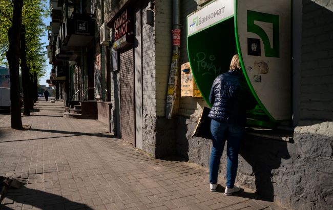 Скільки грошей можна зняти у "ПриватБанку": головні обмеження для клієнтів