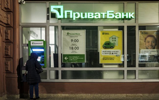 В "ПриватБанке" предупредили о возможных задержках с карточными операциями