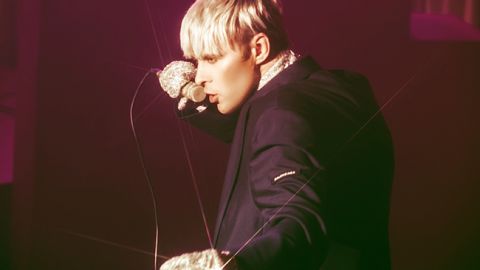 На українського співака напали під час концерту в Росії (відео)