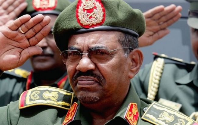 Президент Судану розпустив уряд і запровадив режим НС