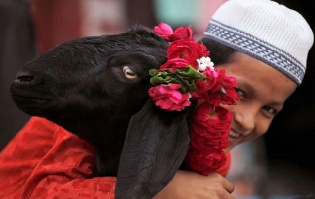 Мусульмане всего мира отмечают свой главный праздник - Курбан-байрам