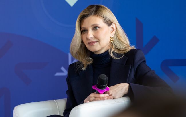 Олена Зеленська заселила багатодітну родину у новий будинок: "Передала ключі"