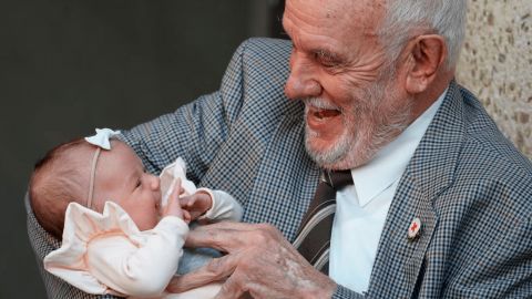Умер донор-рекордсмен, который спас жизни 2,4 млн детей
