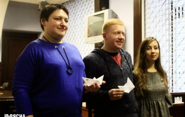 Суд Мінська оштрафував активістів за паперові кораблики під посольством РФ