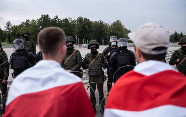 Литва ввела ограничения против майора из Беларуси, причастного к подавлению митингов
