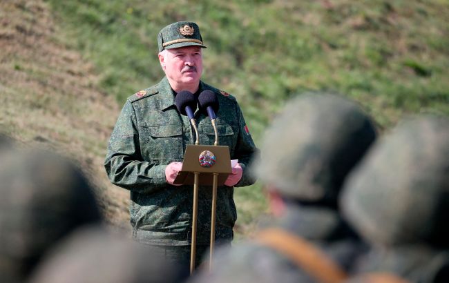 Белорусские военные самолеты готовы нести ядерное оружие, - Лукашенко