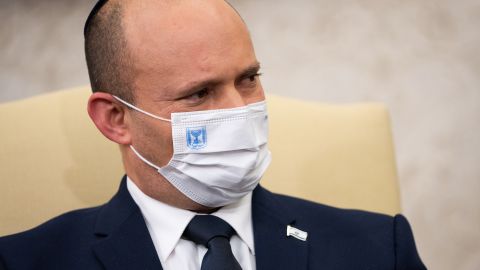 Премьер Израиля уходит на самоизоляцию: у его дочери COVID