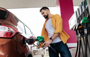 Пальне дешевшає: скільки коштують бензин, дизель та газ на АЗС 21 квітня