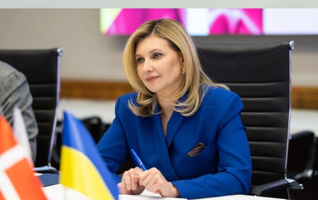 Зеленська з'явилася на зустрічі в костюмі ефектного кольору: який образ обрала перша леді