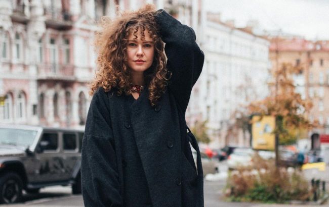 Звезда "Крепостной" честно ответила, что думает об украинцах, которые не воюют или выехали за границу