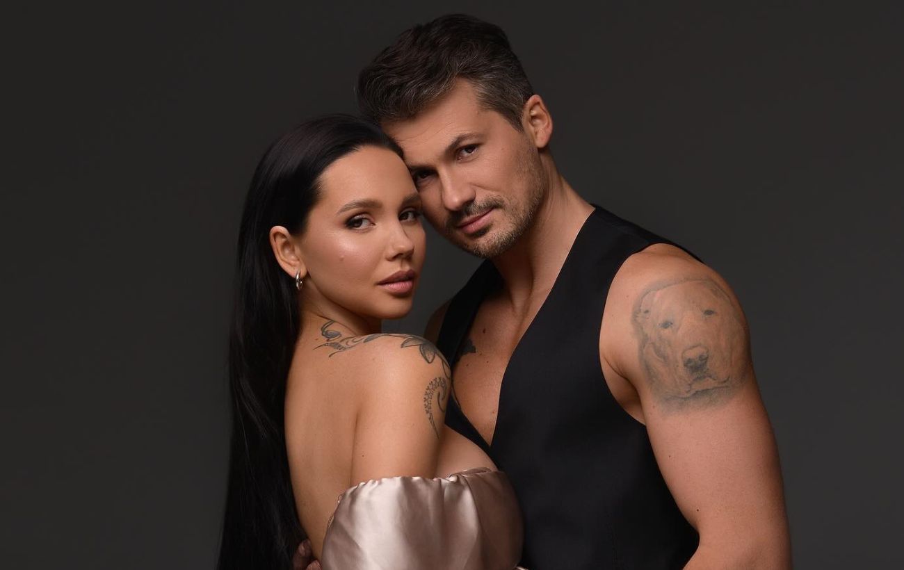 Порно жетілген сквиртпен мастурбация жасайды