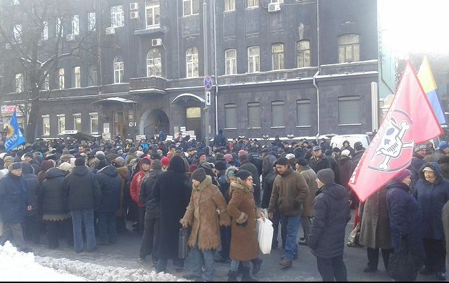 Протесты в Киеве: митингующие пытались пронести травматическое оружие