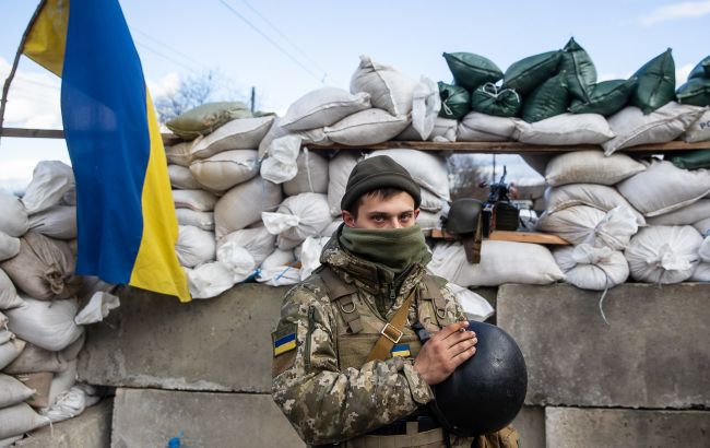 Украинские военные показали, как в Рубежном уничтожили российскую БМП