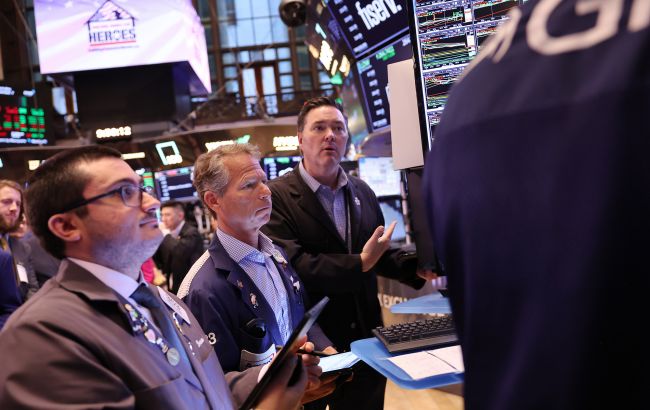 Трейдери знову в шоці від торгових війн Трампа: золото оновило рекорд