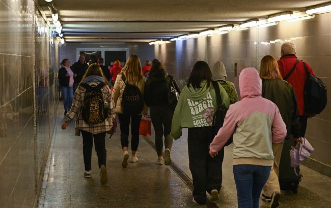 Смена правил. Украинцам в Польше массово отменяют выплаты: детали