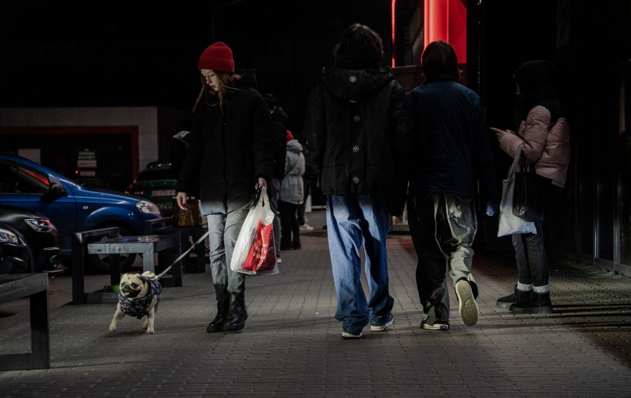 Чи змусили блекаути українців масово залишати домівки: що показало опитування