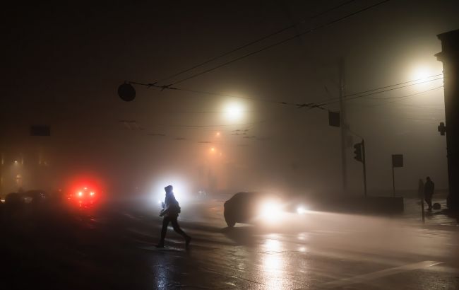 Киев в ближайший час накроет туман. Водителей предупредили об опасности на дорогах