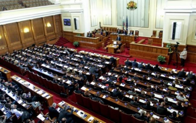 Парламент Болгарии одобрил использование армии для защиты границ от беженцев