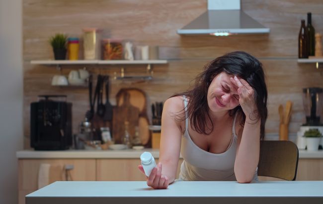 Почему по утрам болит голова: названы самые частые причины