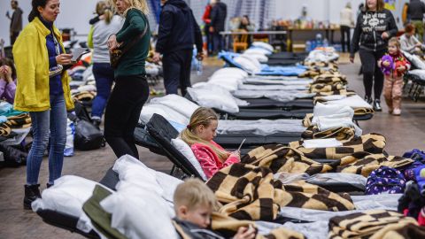 Українки під час окупації віддали доньок у російські табори, але дітей їм не повернули