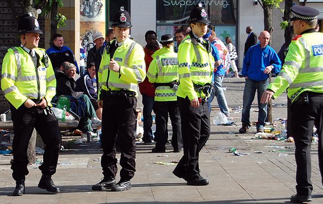 В Лондоне полиция перекрыла дороги возле Букингемского дворца из-за подозрительного авто
