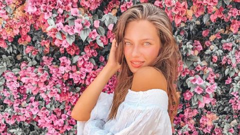 Зірка українського ТБ-шоу відрізала ножицями вії