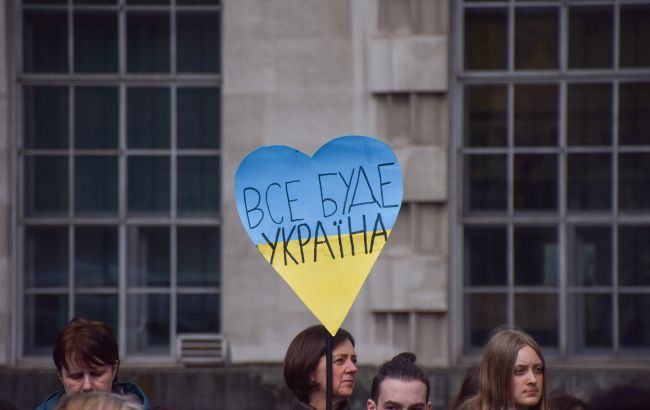 День Конституции Украины 2022: поздравления и открытки в честь важного праздника