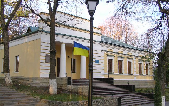 Росіяни одним ракетним ударом знищили музей Сковороди: що від нього залишилося (фото)