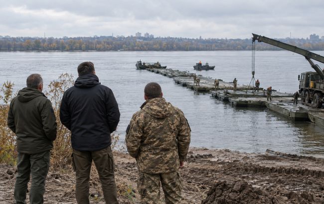 Понтони в Києві замість мостів: чи допоможуть людям переправи та які проблеми ймовірні