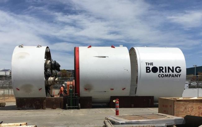 Сотрудник SpaceX опубликовал фото машины Маска для бурения тоннелей