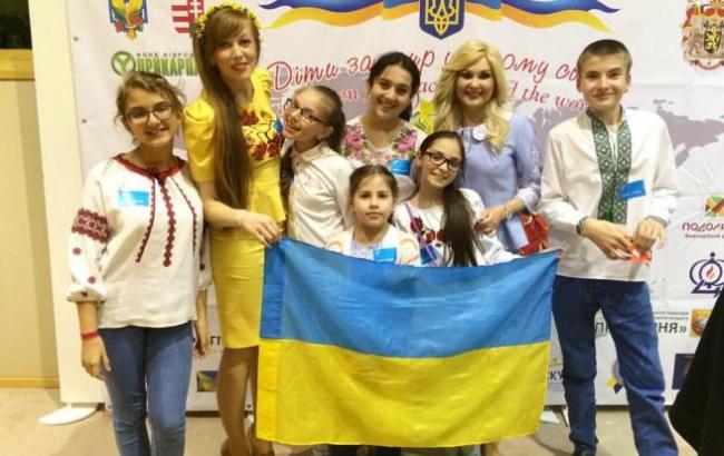 Бужинская записала гимн о мире вместе с детьми Донбасса