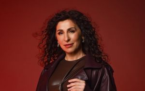 Як одягається Надя Матвєєва взимку: стильні образи без помилок