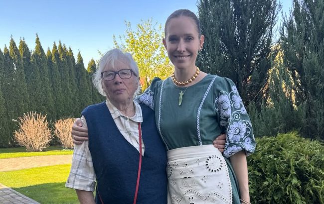 Катя Осадчая впервые показала бабушку, которой исполнилось 90 лет