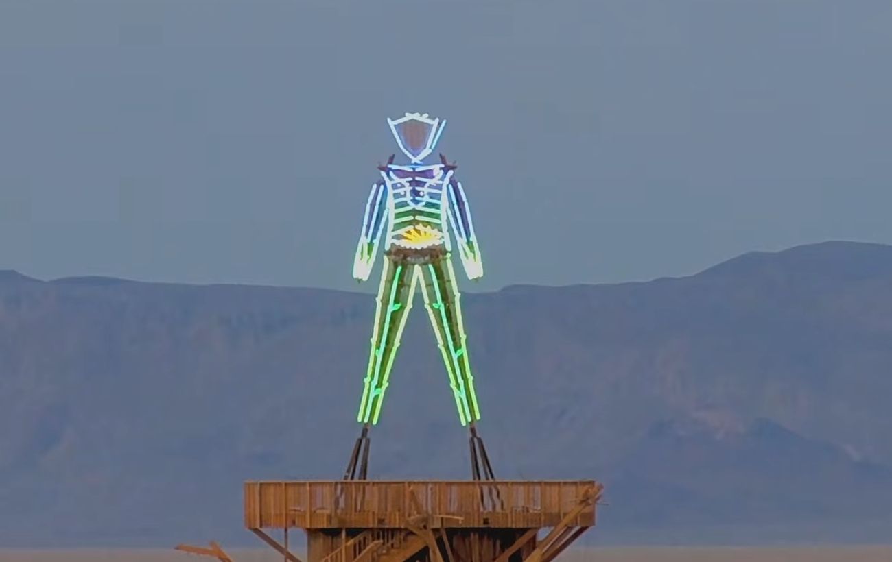 Найяскравіші артоб'єкти на Burning Man 2026: машина-мутант, Ейфелева вежа і не тільки