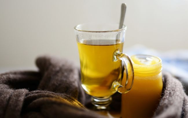 Чи насправді корисно класти мед у гарячий чай? Хімік дав чітку відповідь