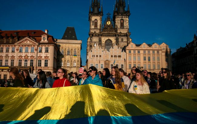 Как изменилось отношение к украинцам в Чехии спустя год войны: опрос