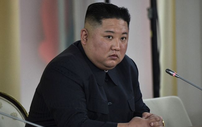 В КНДР опубликовали фото Ким Чен Ына на фоне слухов о его болезни