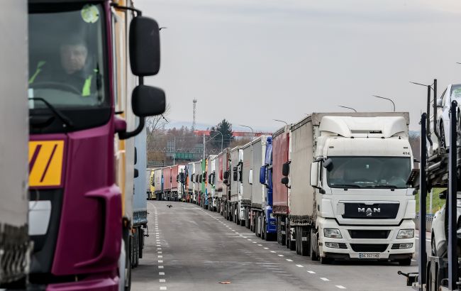 Україна хоче відкрити на кордоні з Польщею додаткові пункти пропуску для вантажівок