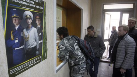 Вручение повесток в Украине. В винницком ТЦК объяснили кому и для чего это нужно