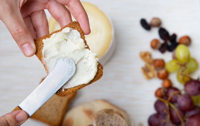 Готовим нежный крем-сыр из кефира: очень простой рецепт