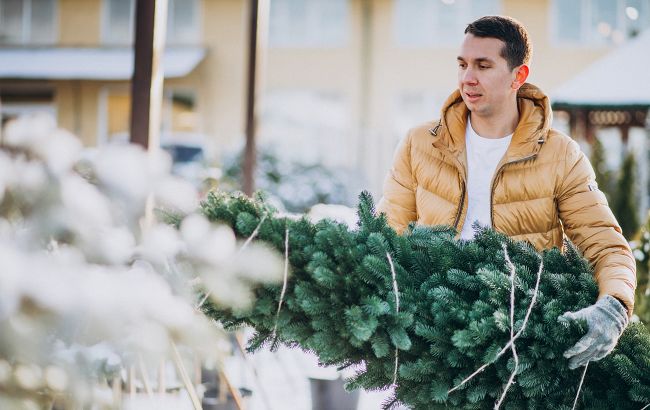 В метро Киева с елкой? Что обязательно сделать перед входом и нужно ли доплачивать