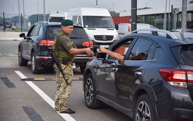 Українців попереджають про можливі затримки у перетині кордону з ЄС завтра: що сталося
